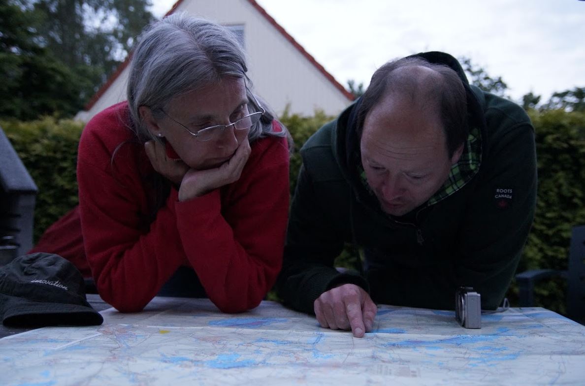 Elke und Ingo an der Seekarte 2015 06